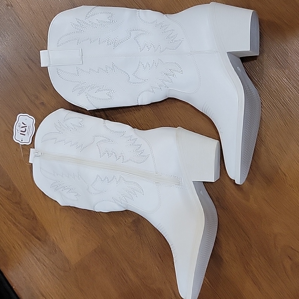 IUV White cowboy cowgirl Western boots pointed toe mid calf white sole 7.5 NEW…